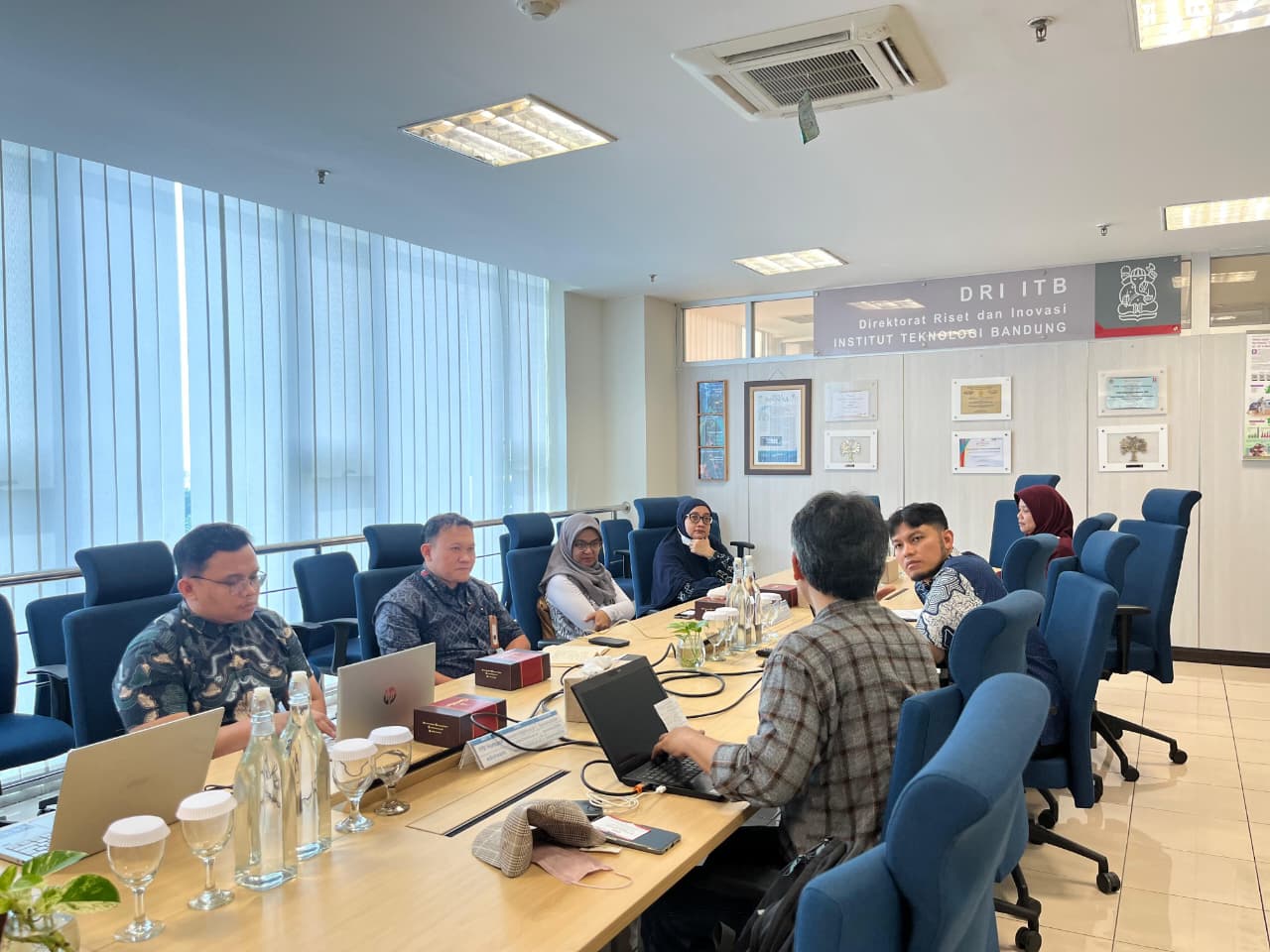 Tel-U Lakukan Kunjungan Resmi ke Direktorat Riset dan Inovasi serta Komisi Etik Penelitian ITB Tel-U Lakukan Kunjungan Resmi ke Direktorat Riset dan Inovasi serta Komisi Etik Penelitian ITB